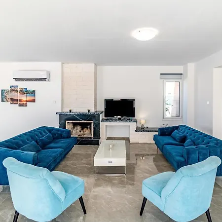 Front Aqua Marina By Ezoria וילה