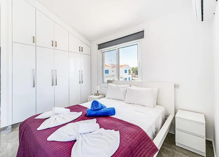 Front Aqua Marina By Ezoria Vilă *