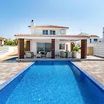 Villa Front Aqua Marina By Ezoria