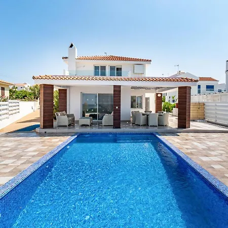 Villa Front Aqua Marina By Ezoria