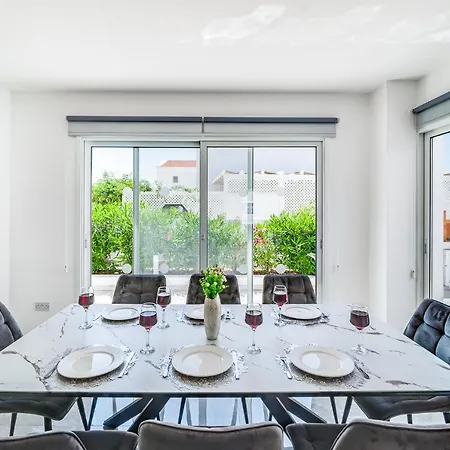 Front Aqua Marina By Ezoria Villa *