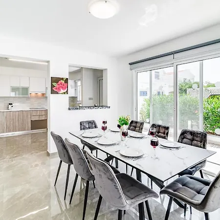 Front Aqua Marina By Ezoria * Paralimni