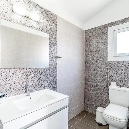 Front Aqua Marina By Ezoria Villa *