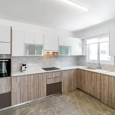 Front Aqua Marina By Ezoria Villa *