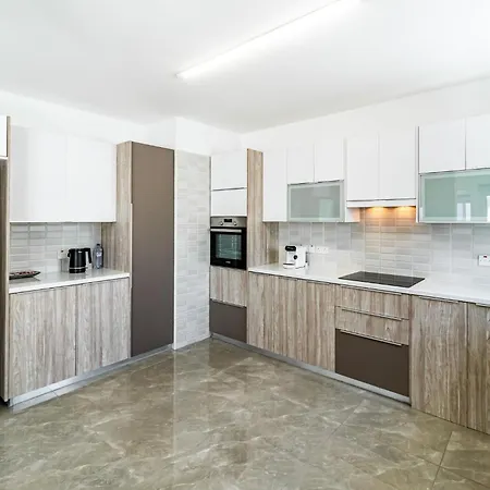 Villa Front Aqua Marina By Ezoria *