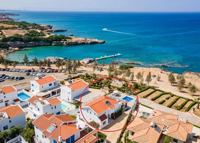 Front Aqua Marina By Ezoria Vila Paralimni