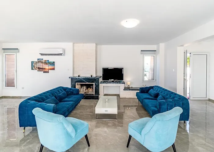 Front Aqua Marina By Ezoria Villa