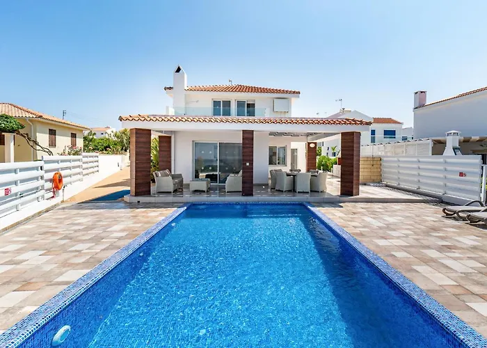 Villa Front Aqua Marina By Ezoria