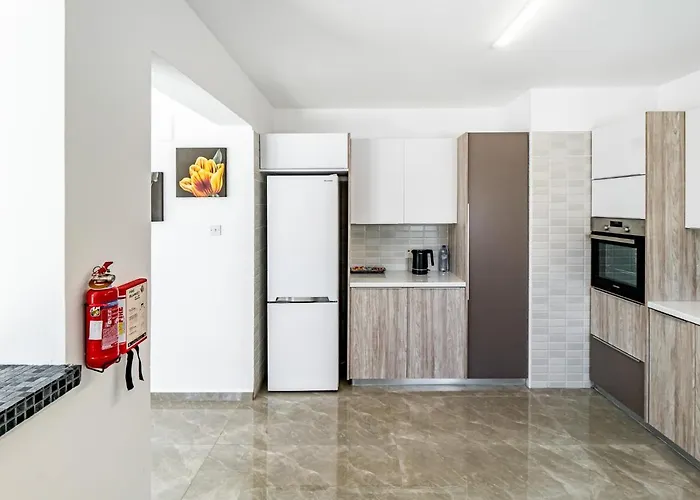 Front Aqua Marina By Ezoria Vila Paralimni