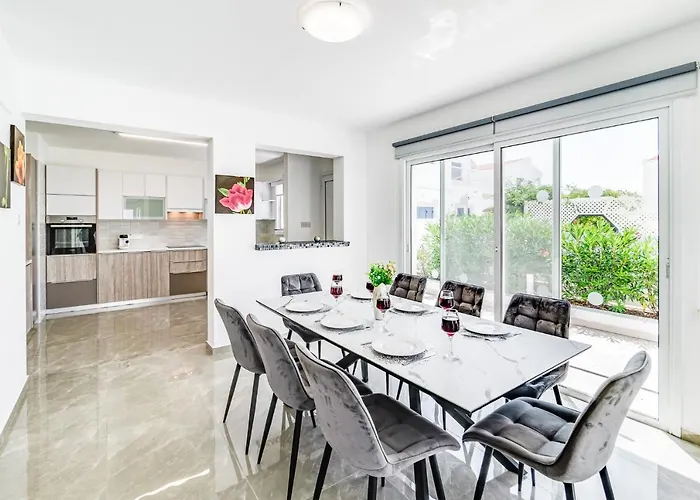 Front Aqua Marina By Ezoria * Paralimni