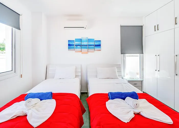 Villa Front Aqua Marina By Ezoria