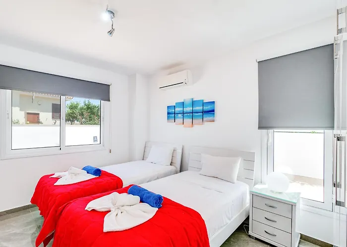 Front Aqua Marina By Ezoria Paralimni