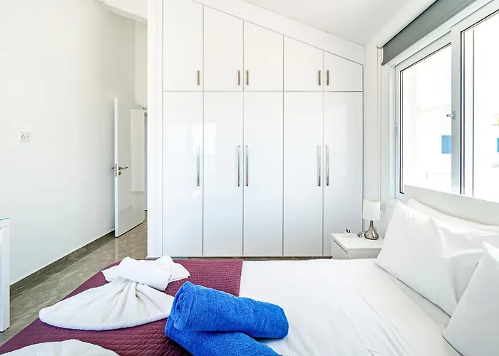 Vila Front Aqua Marina By Ezoria Paralimni