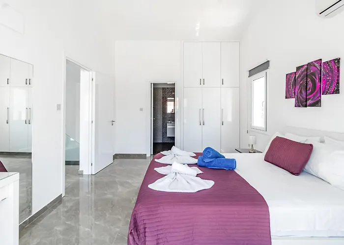 Vila Front Aqua Marina By Ezoria