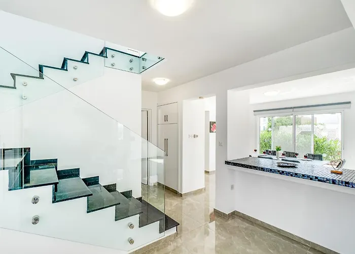 Front Aqua Marina By Ezoria Villa *