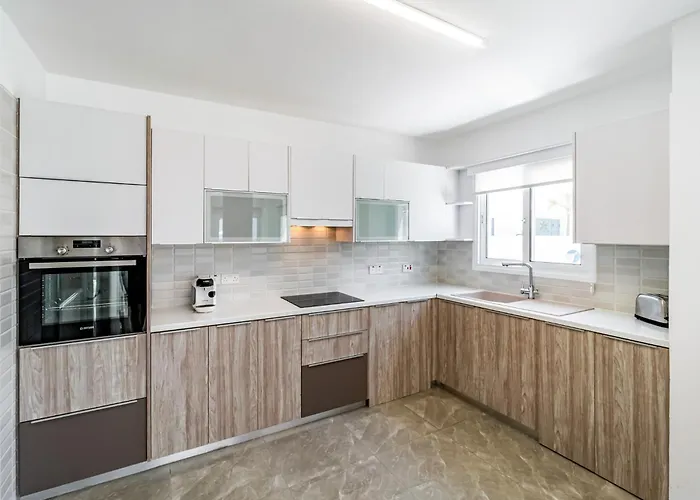 Front Aqua Marina By Ezoria Villa *